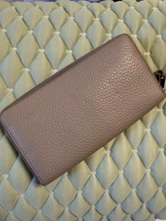 Tory Burch Pebbled grey/Taupe Zip Around Wallet - Picture 4 of 9